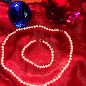 Light pink pearl necklace and bracelet 10k clasped